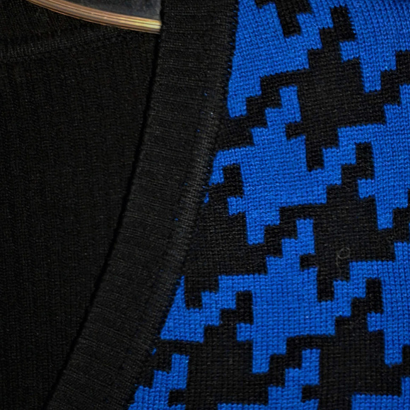 Sandra Silk Blend V-Neck Pullover Sweater Blue & Black: Size: Small - Picture 5 of 6